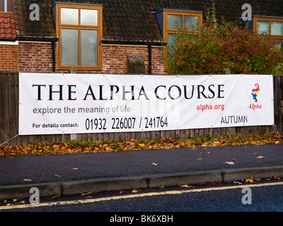 Banner-Förderung der Alpha-Kurs außerhalb Hersham Baptistenkirche in Hersham, Walton-On-Thames. Surrey. VEREINIGTES KÖNIGREICH. Stockfoto