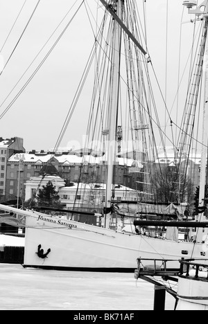 Gaffel-Schoner Joanna Saturna auf Winter Liegeplätze in Helsinki, Finnland Stockfoto