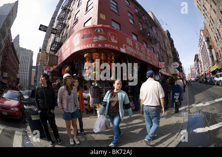 Mott Street in Chinatown in New York auf Samstag, 3. April 2010 zu sehen. (Frances M.Roberts ©) Stockfoto