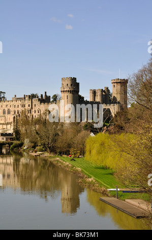 Warwick Castle und Fluß Avon in Frühling, Warwickshire, England, UK Stockfoto