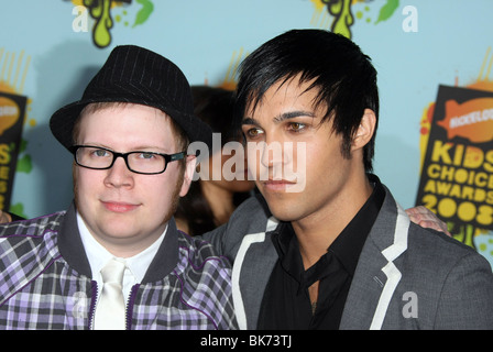 PATRICK STUMP & PETE WENTZ NICKELODEON 21. KIDS CHOICE AWARDS WESTWOOD UCLA LOS ANGELES USA 29. März 2008 Stockfoto