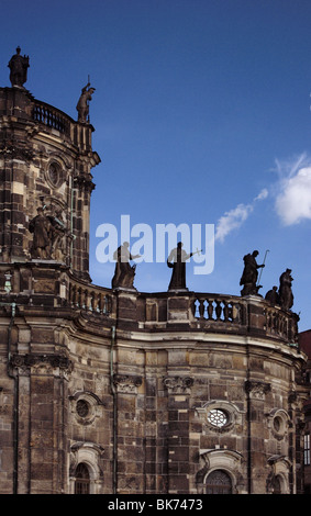 Skulpturen auf der Kirche Hofkirche, die katholische Kirche von der königlichen Gericht von Sachsen, Dresden, Sachsen, Deutschland Stockfoto