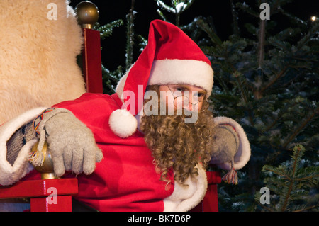 Weihnachtsmann am Vergnügungspark Liseberg in Göteborg während des Weihnachtsmarktes Stockfoto