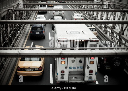 Verkehr auf der Brooklynbridge Stockfoto