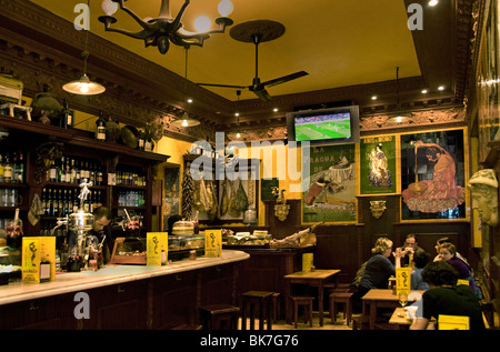 Taberna La Fragua De Vulcano Old Madrid Spanien Bar Tapas Restaurant Stockfoto