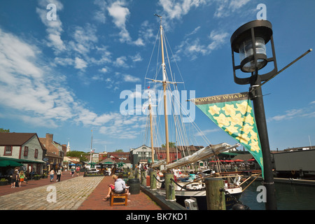 Die 80 Fuß Ausflug Schoner vertäut Aquidneck am Bowens Wharf, Newport, Rhode Island, USA Stockfoto