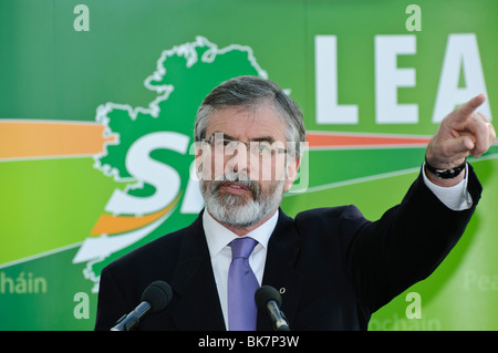 Gerry Adams, Präsident von Sinn Féin, bei der Vorstellung des 2010-allgemeine Wahl-Manifest Stockfoto