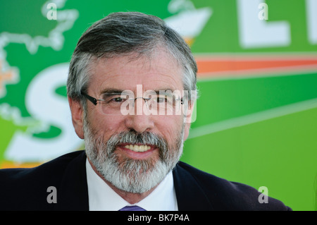 Gerry Adams, Präsident von Sinn Féin, bei der Vorstellung des 2010-allgemeine Wahl-Manifest Stockfoto