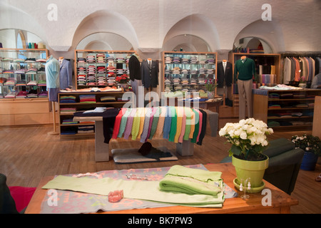 Männer- und Frauen Bekleidungsgeschäft auf Worth Avenue in Palm Beach, Florida. Stockfoto