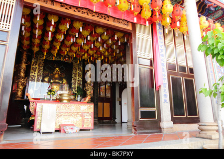 Eingang zu einem buddhistischen Schrein gewidmet Maitreya Buddha am Kek Lok Si, Penang, Malaysia Stockfoto