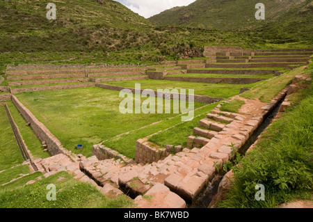 Tipon der gehörte einer königlichen Hacienda Zugehörigkeit zu Inca Yahuar Huaca befindet sich in der Nähe von Cusco, Peru Stockfoto