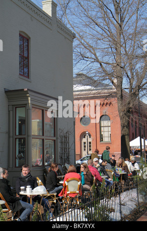 Washington DC, Eastern Market, 7th Street NE, Street, Bürgersteig Cafe, Restaurant Restaurants Essen Essen Essen Cafe Cafés, im Freien Bürgersteig draußen Tische, Winter Stockfoto