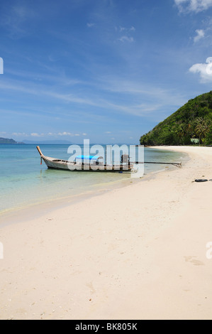 Einsamen Strand auf tropischen Insel aus Thailand Stockfoto