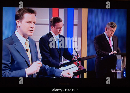 Erste Fernsehwahldebatte Großbritannien. Parlamentsabgeordnete (L-R) Nick Clegg, David Cameron, Gordon Brown 15. April 2010. Manchester England, 2010ER HOMER SYKES Stockfoto