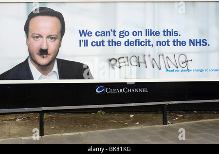 Konservative Parteichef David Cameron auf Clear Channel Billboard Aufstellungsort in Liverpool gekennzeichnet. Stockfoto