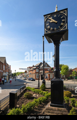 Stadt Uhr auf der Hauptstraße in Cobham, Surrey, England, UK Stockfoto