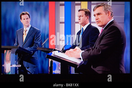 Britische Abgeordnete, Abgeordnete der ersten TV-Wahldebatte (L-R) Nick Clegg, David Cameron, Gordon Brown. April 2010. Manchester England 2010er Jahre HOMER SYKES Stockfoto