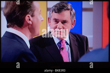 First Television Election Debate Parlamentsabgeordnete (L-R) David Cameron, Gordon Brown 15. April 2010. HOMER SYKES, GROSSBRITANNIEN, 2010 Stockfoto