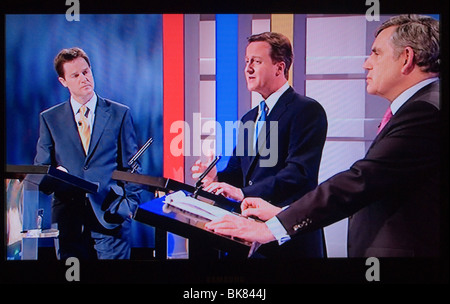 Die Parlamentsabgeordneten der ersten Fernsehwahldebatte (L-R) Nick Clegg, David Cameron, Gordon Brown, 15. April 2010. HOMER SYKES aus Manchester England 2010 Stockfoto