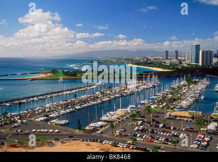 Über Ala Wai Hafen in Waikiki, Honolulu von Rainbow Tower Hilton Hawaiian Village auf der Insel Oahu Stockfoto