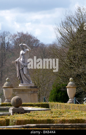 Klassische Statuen in den formalen Gärten im Blenheim Palace Stockfoto