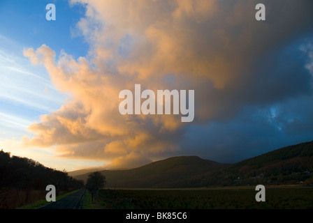 Sonnenuntergang über der Mündung des Mawddach, nahe Ortszentrum, Snowdonia, North Wales, UK Stockfoto