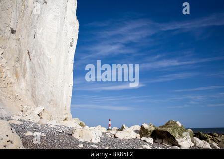 Beachy Head Leuchtturm vom Boden/Meeresspiegel gesehen. Stockfoto