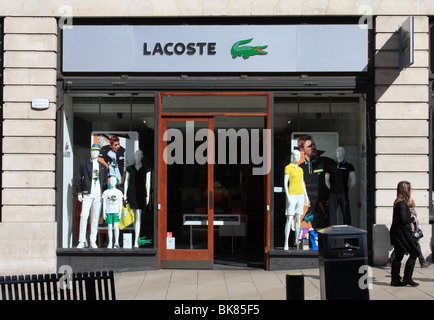 Ein Lacoste-Verkaufsstelle in Leeds, England, Vereinigtes Königreich Stockfoto