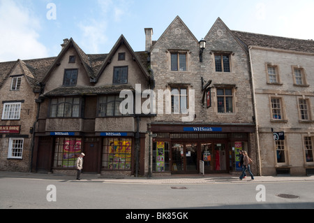 WHSmith oder WHS in Cirencester, Cotswolds, Gloucestershire - Schreibwarenladen / speichern. VEREINIGTES KÖNIGREICH. Stockfoto