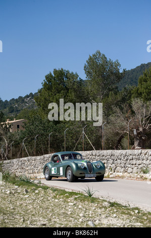 1954 Jaguar XK 120 Coupe Sportwagen-Klassiker Teilnahme an einer Kundgebung in Spanien. Stockfoto