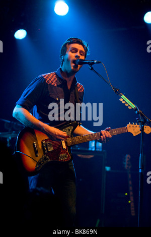 Joel Pott, Sänger und Frontmann der britischen Band, Sportler, die live in der Schueuer, Luzern, Schweiz Stockfoto