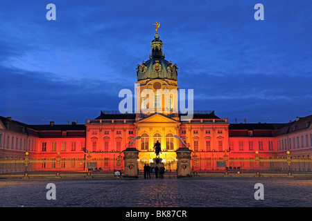 Hauptportal des Schloss Charlottenburg Palast während das Festival der Lichter 2009, Berlin, Deutschland, Europa Stockfoto