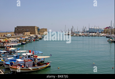 Koules Castle, venezianische Hafen, Yachten und Fischerboote, Heraklion oder Iraklion, Kreta, Griechenland, Europa Stockfoto