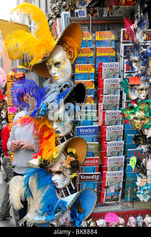 Masken und Souvenirs auf einen Stall, Karneval in Venedig, Veneto, Italien, Europa Stockfoto