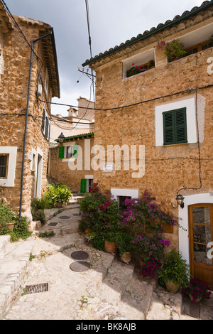 Gasse, Fornalutx, Mallorca, Mallorca, Balearen, Spanien, Europa Stockfoto