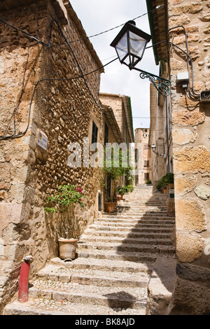 Gasse, Fornalutx, Mallorca, Mallorca, Balearen, Spanien, Europa Stockfoto