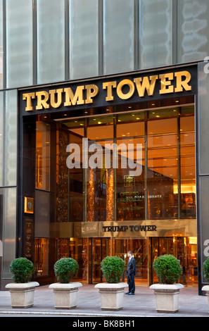 Eingang zu den Trump Tower entlang der 5th Avenue in Manhattan, New York City, USA Stockfoto