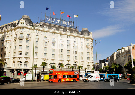 Sightseeing-Bus vor dem Hotel Palace, Madrid, Spanien, Iberische Halbinsel, Europa Stockfoto