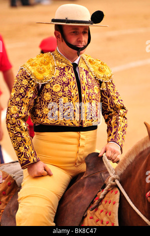 Berittene Stierkämpfer, Picador, während der Eingang der Stierkämpfer Paseíllo in Las Ventas Stierkampfarena, Madrid, Spanien, Iberische Stockfoto