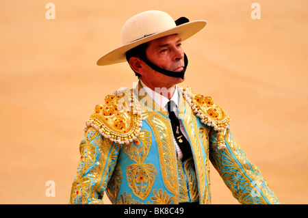 Berittene Stierkämpfer, Picador, während der Eingang der Stierkämpfer Paseíllo in Las Ventas Stierkampfarena, Madrid, Spanien, Iberische Stockfoto