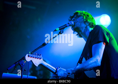 Sänger und Frontmann Dave Pen der britischen Band Birdpen Leben in die Schueuer concert Hall Luzern, Schweiz Stockfoto