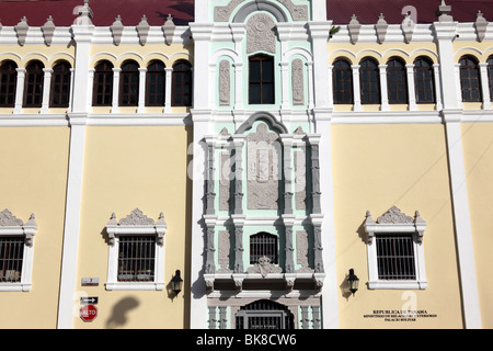 Detail der Fassade von Bolivar Palast (heute das Ministerium für Auswärtige Angelegenheiten), Plaza Boliviar, Casco Viejo, Panama City, Panama Stockfoto