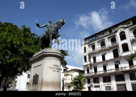 Statue von General Tomas Herrera (der erste Präsident des Freistaates des Isthmus), Plaza Herrera, Casco Viejo, Panama City, Panama Stockfoto