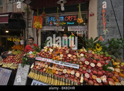 Galata Cafe, frisches Obst, Säfte Shop, Beyoglu, Istanbul Türkei Stockfoto