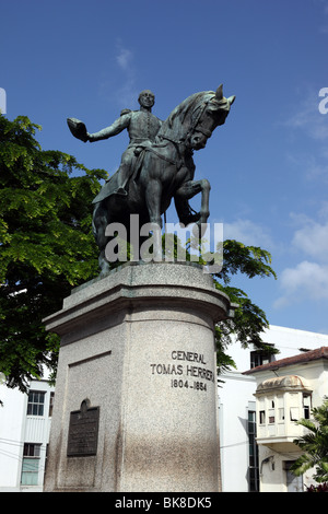 Statue von General Tomas Herrera (der erste Präsident des Freistaates des Isthmus), Plaza Herrera, Casco Viejo, Panama City, Panama Stockfoto