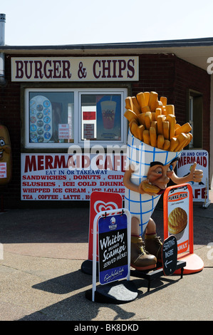 Mablethorpe Seaside Town Fish und Chips, Eis und Burger Shop. Stockfoto