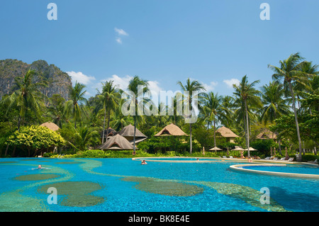 Schwimmbad des Rayavadee Resort, Krabi, Thailand, Asien Stockfoto