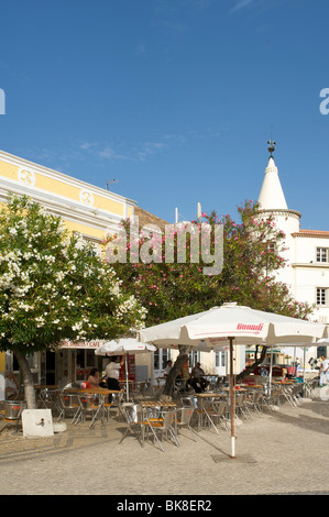 Straßencafé in Faro, Algarve, Portugal, Europa Stockfoto