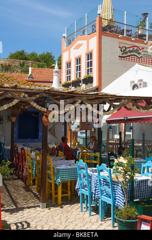 Straßencafé in Alvor, Algarve, Portugal, Europa Stockfoto