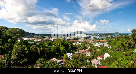 Blick vom Bel Air in Richtung der Hauptstadt Victoria, hinten die Inseln St. Anne, Ile au Cerf, Ile Moyenne, Ile Ronde Und ich Stockfoto